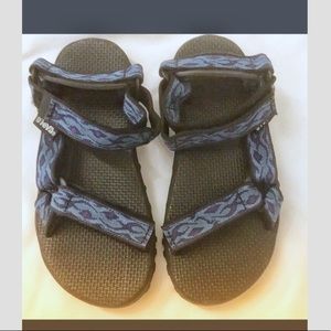TEVA STORM COLORS ARE BLUE AND PURPLE.  NE…